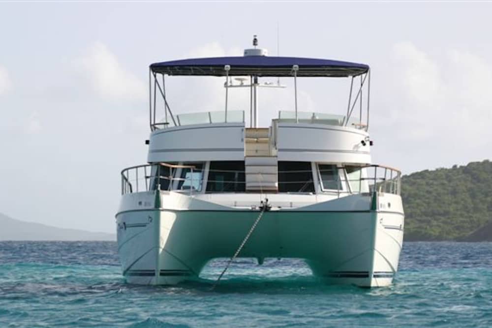 Découvrez Saint-François en catamaran pour une journée complète.