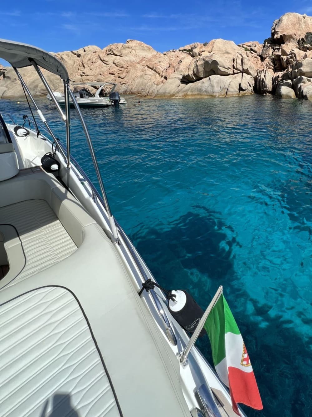 Tour privato in barca di un giorno intero: esplora l'incantevole arcipelago di La Maddalena