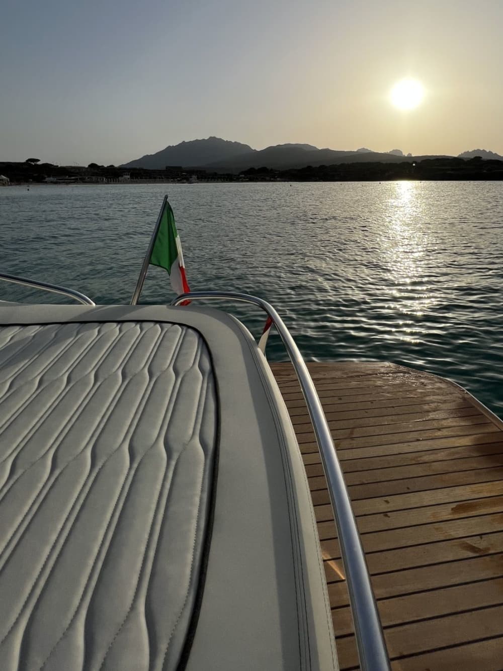 Halve dag privé motorboottocht langs de Costa Smeralda