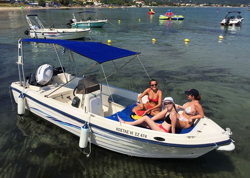 Votre journée à Zakynthos : louez un bateau à moteur pour 8 h de découverte.