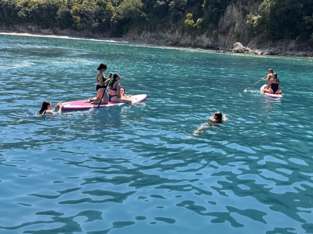 Découverte de Sarandë en demi-journée : Votre courte escapade en bateau à moteur