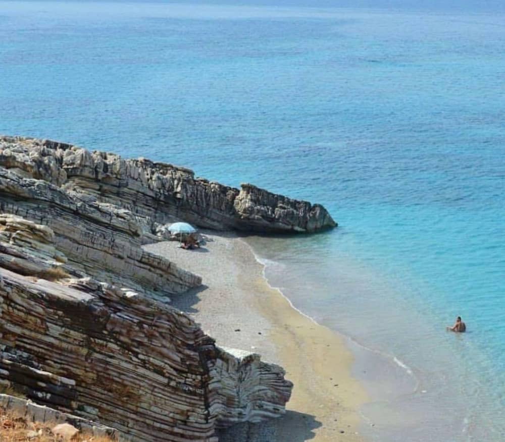 Découverte de Sarandë en demi-journée : Votre courte escapade en bateau à moteur