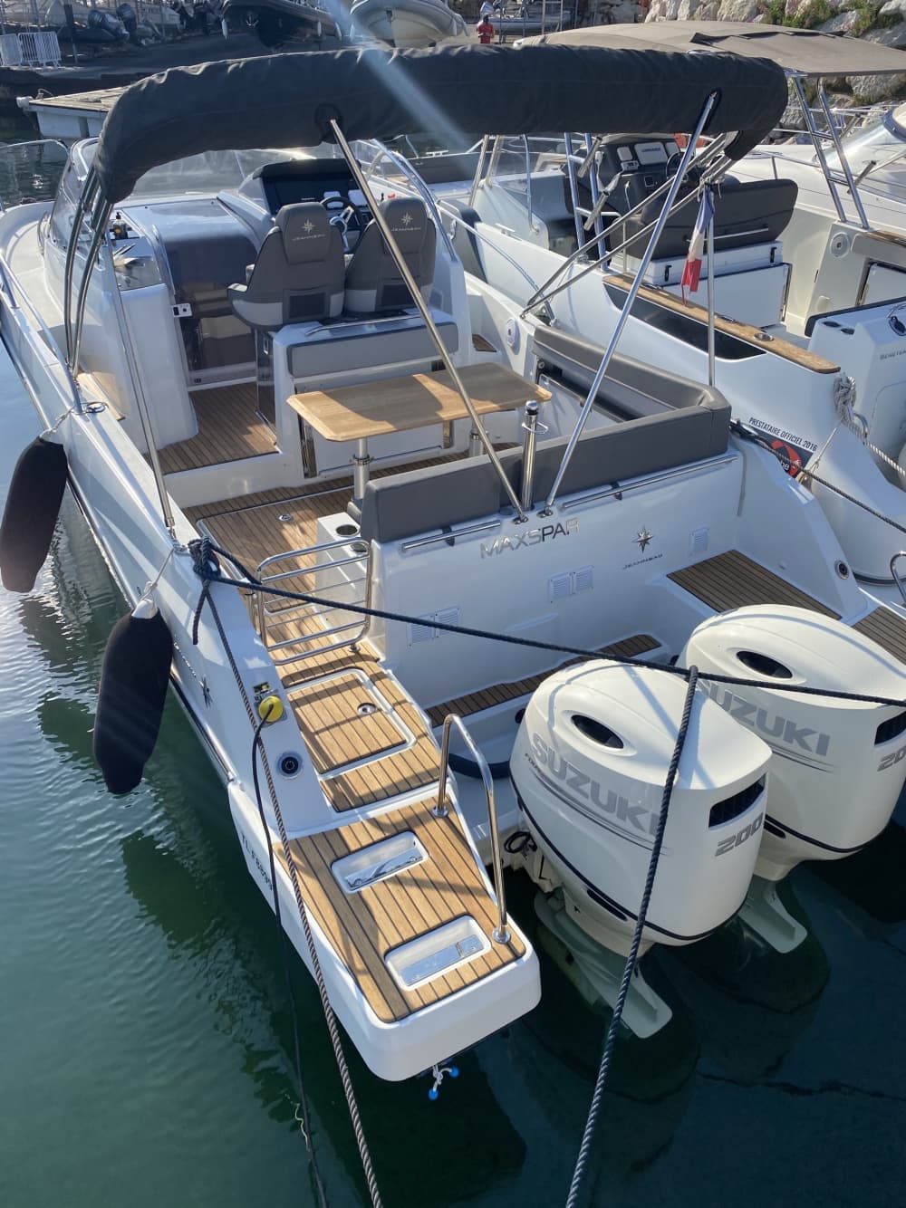 Votre journée à Marseille : Louez un bateau à moteur pour une journée complète de découverte