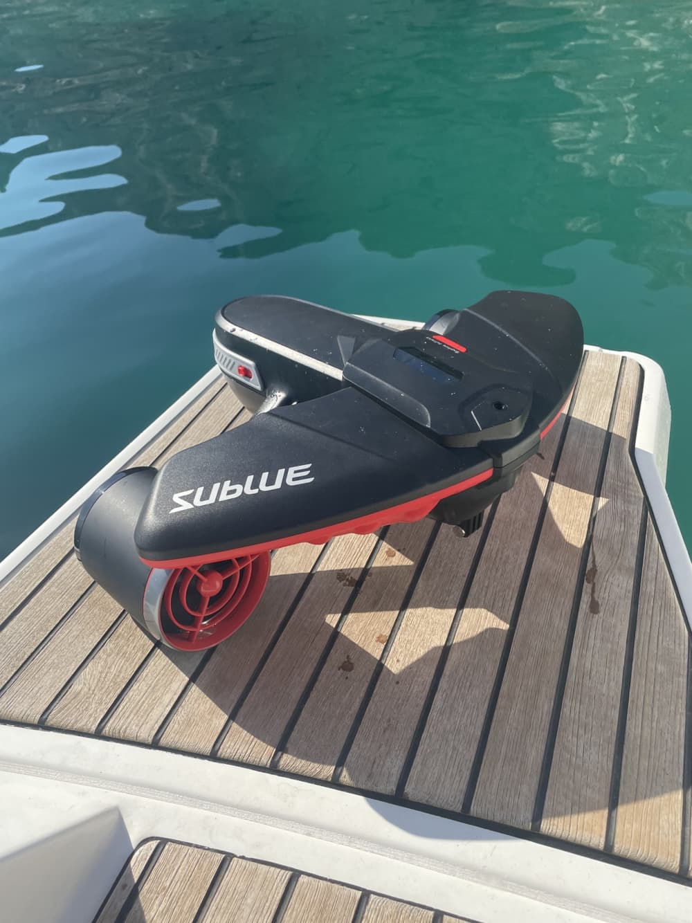 Your day in Marseille: Rent a motorboat for a full day of discovery