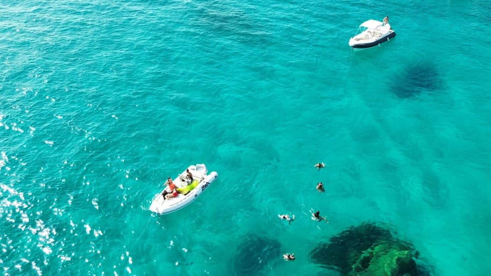 Tavolara en mer au coucher du soleil