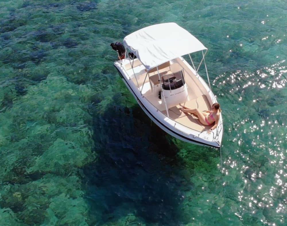 Votre bateau à moteur privé pour une journée autour d'Agios Nikolaos