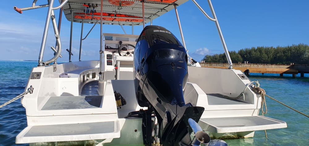 Noleggia una barca a motore per 3 ore di divertimento.