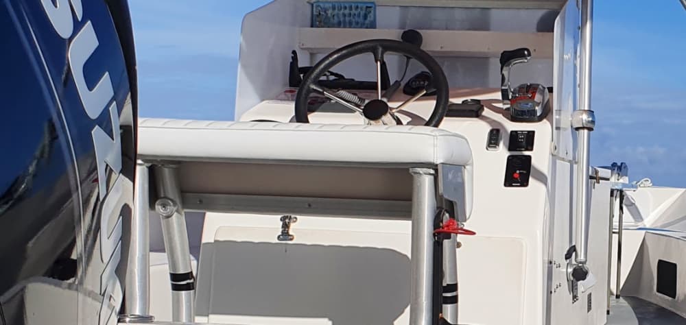 Noleggia una barca a motore per 3 ore di divertimento.