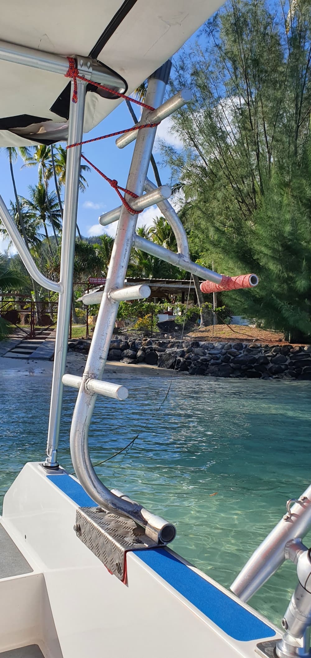 Noleggia una barca a motore per 3 ore di divertimento.