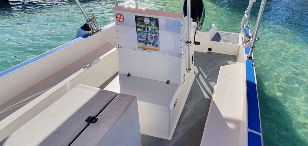 Noleggia una barca a motore per 3 ore di divertimento.