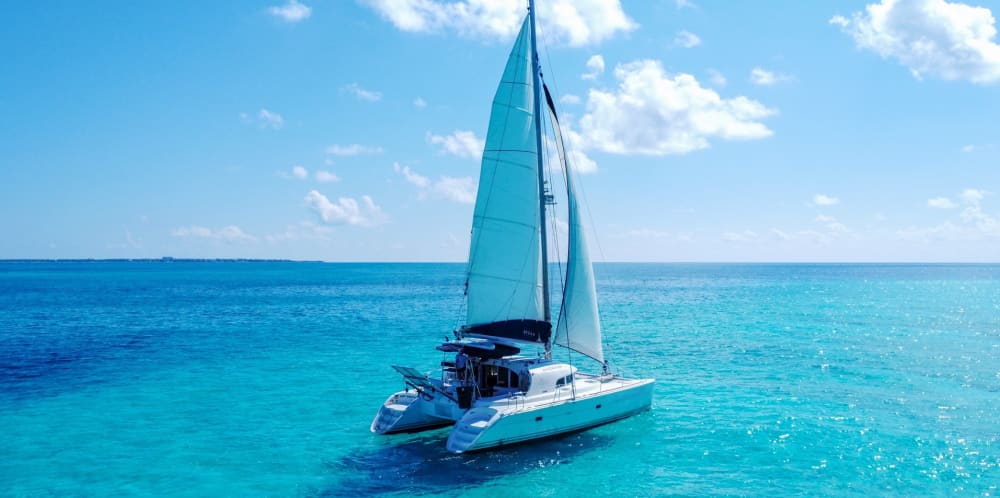 Escursione privata in catamarano da 12 metri a Isla Mujeres - Open bar, pranzo a buffet (6 ore)