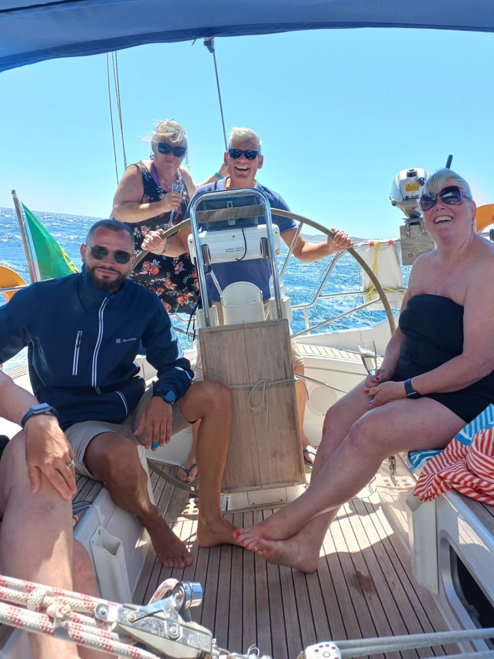 Niezapomniany 8-godzinny wynajem prywatnego jachtu w Algarve: żeglarskie przygody w Lagos