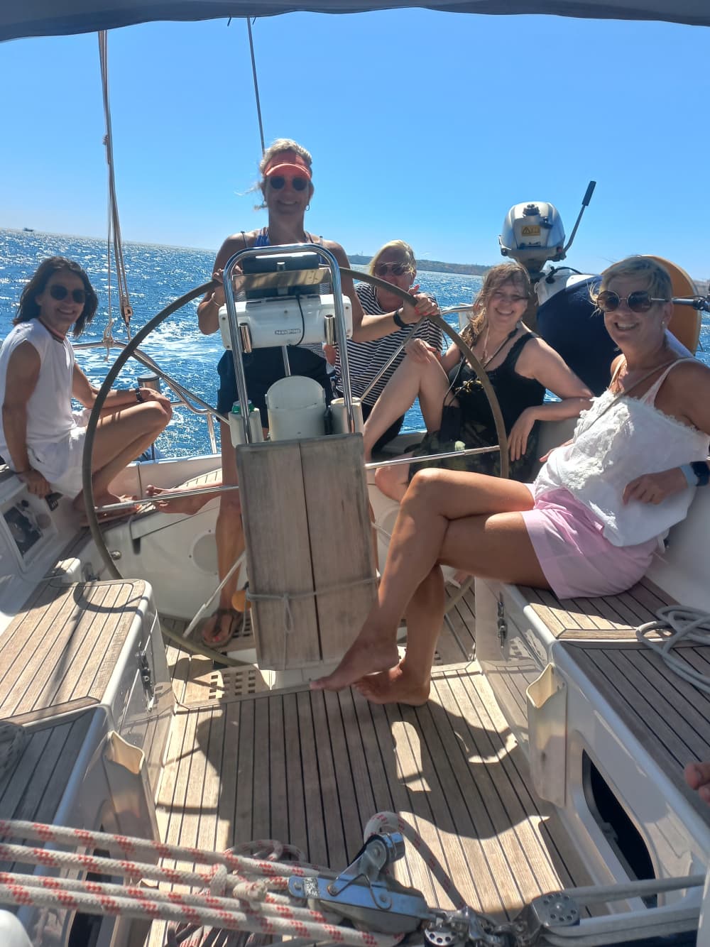 Erleben Sie einen unvergesslichen Segeltörn in Lagos, Portugal – perfekt für einen halbtägigen Bootsausflug an der Algarve.