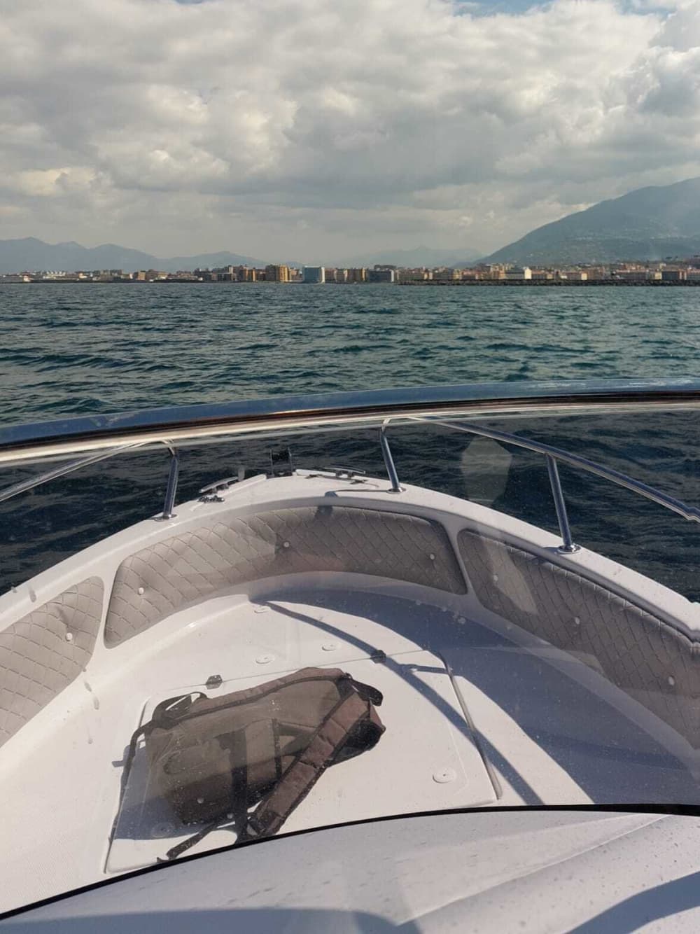 Capri Sea Experience – Caves and Faraglioni