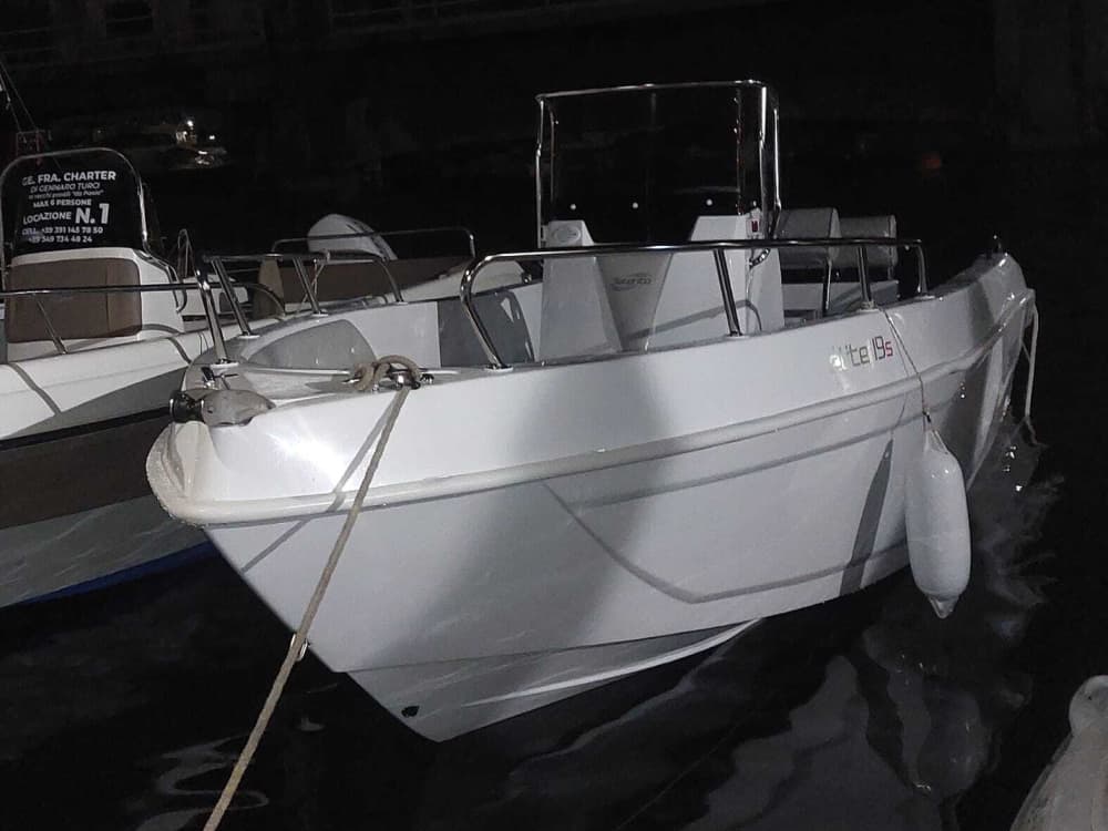 Capri Sea Experience – Caves and Faraglioni