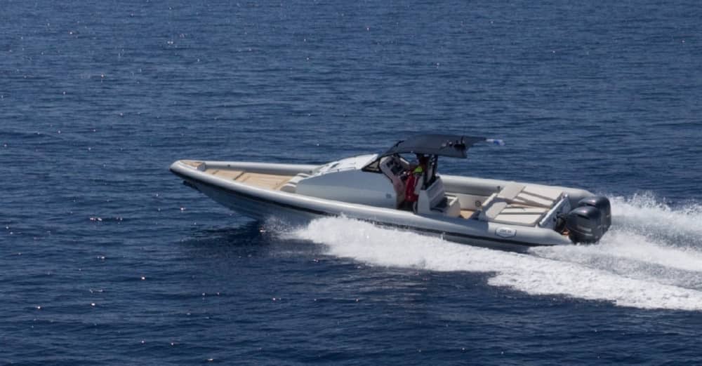 Navega amb els déus: un dia per descobrir Paros en una llanxa de motor