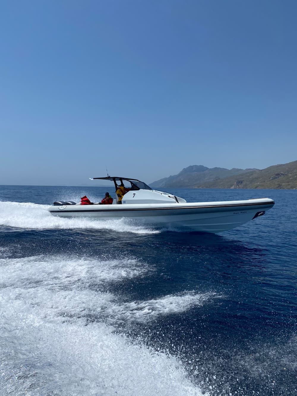 Navega amb els déus: un dia per descobrir Paros en una llanxa de motor