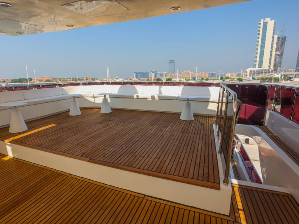 Profitez d'une journée complète sur un yacht à moteur à Dubaï