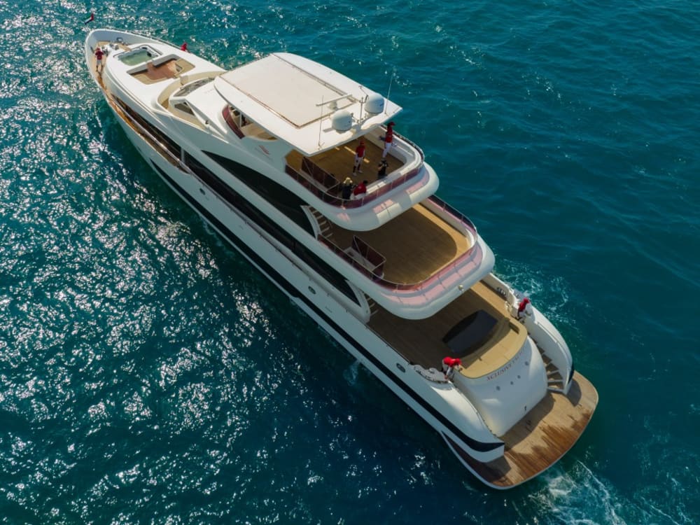 Profitez d'une journée complète sur un yacht à moteur à Dubaï