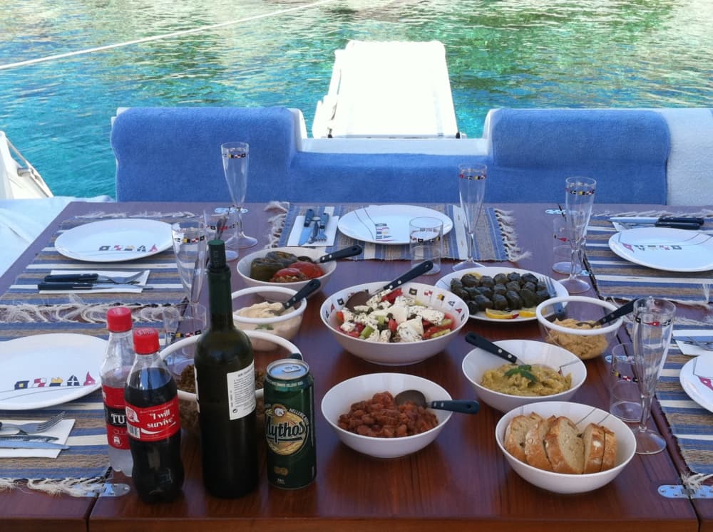 Upptäck Sifnos på en heldagstur med motorbåt