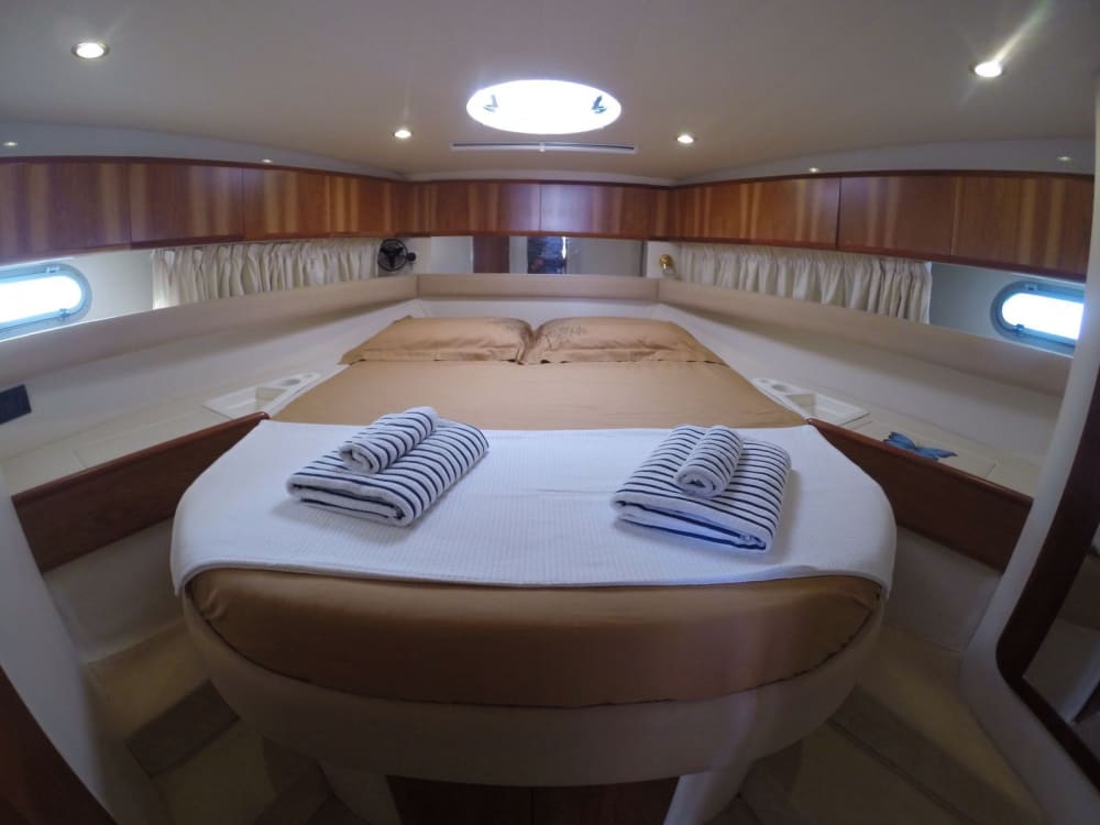 Upptäck Sifnos på en heldagstur med motorbåt