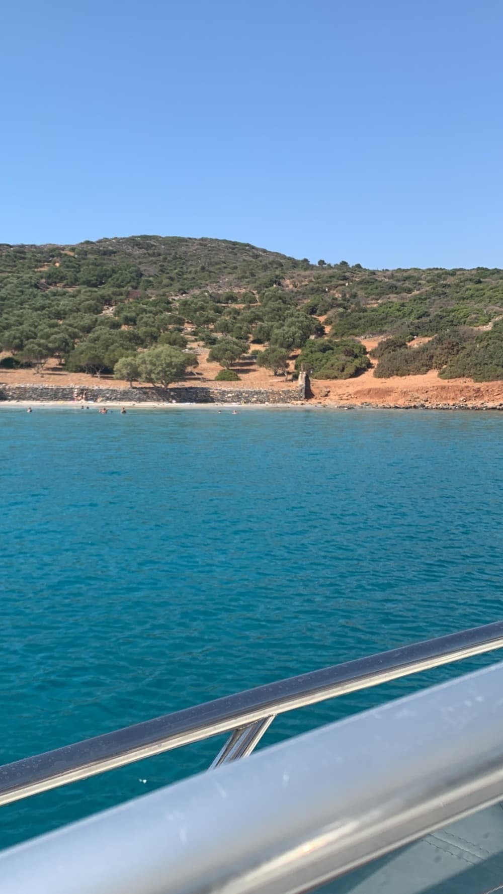 Louez un bateau à moteur pour 4 heures de plaisir