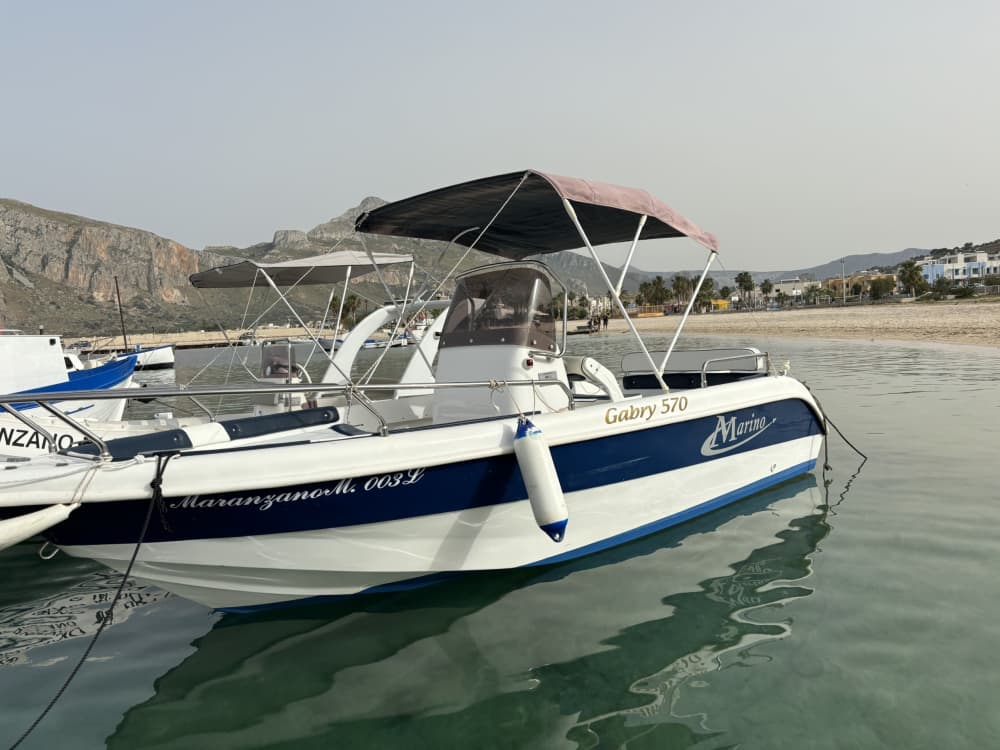 Excursion en bateau à moteur d'une demi-journée à San Vito Lo Capo