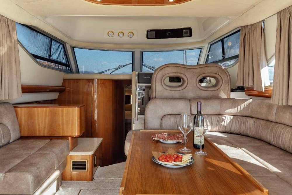 Непревзойденные виды Котора: незабываемый день на борту яхты Cranchi Atlantique 40.