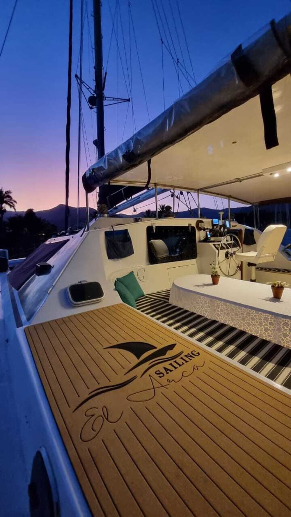 Private 8h sailing trip in Angra dos Reis
