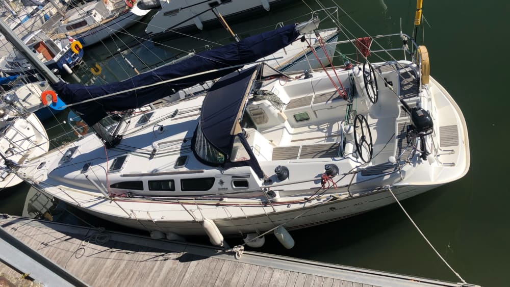 Mer, amour et soleil : une journée riche en émotions sur un voilier