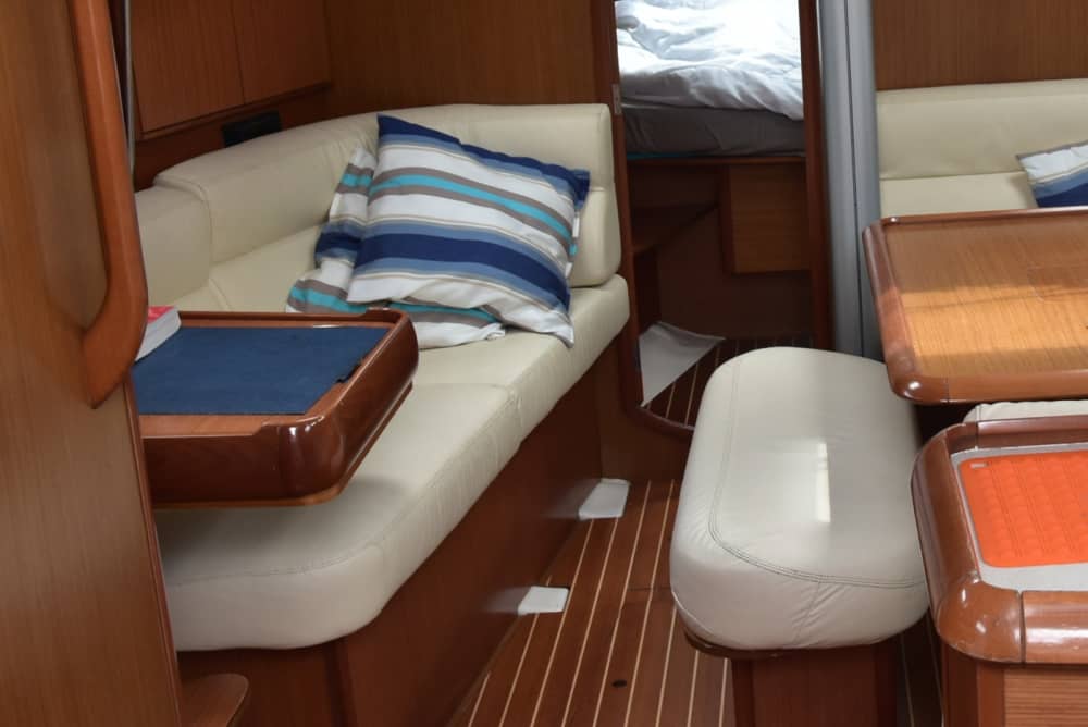 Mer, amour et soleil : une journée riche en émotions sur un voilier