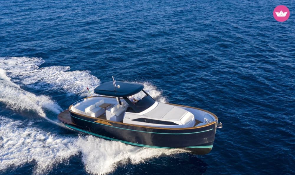 Escapade à Capri : excursion d'une journée en bateau privé au départ d'Amalfi