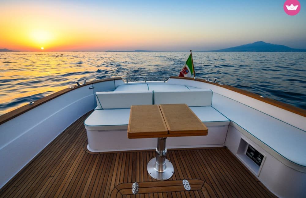 Escapade à Capri : excursion d'une journée en bateau privé au départ d'Amalfi