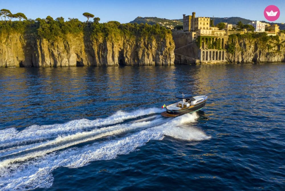 Escapade à Capri : excursion d'une journée en bateau privé au départ d'Amalfi