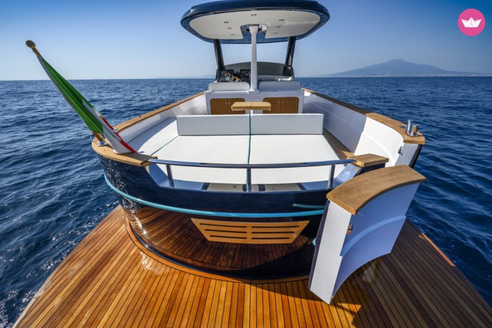 Escapade à Capri : excursion d'une journée en bateau privé au départ d'Amalfi