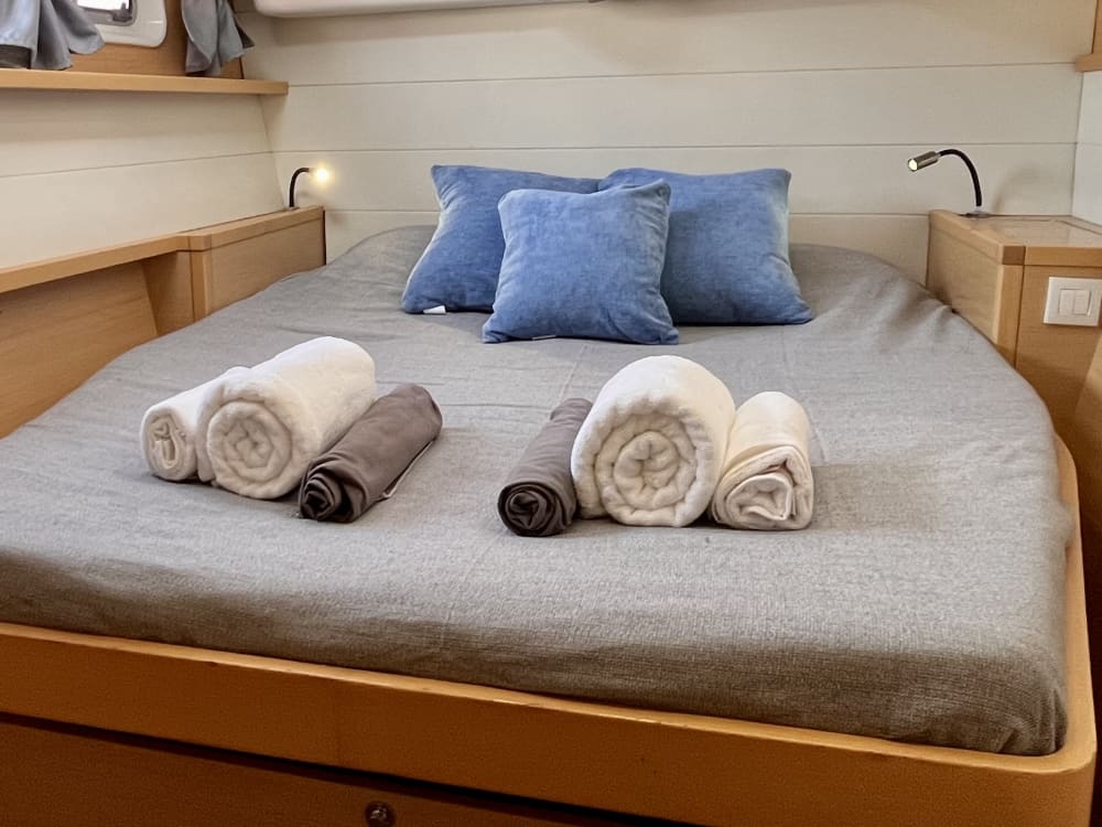 Bachelorette Party με Fun Captain σε ένα πολυτελές καταμαράν