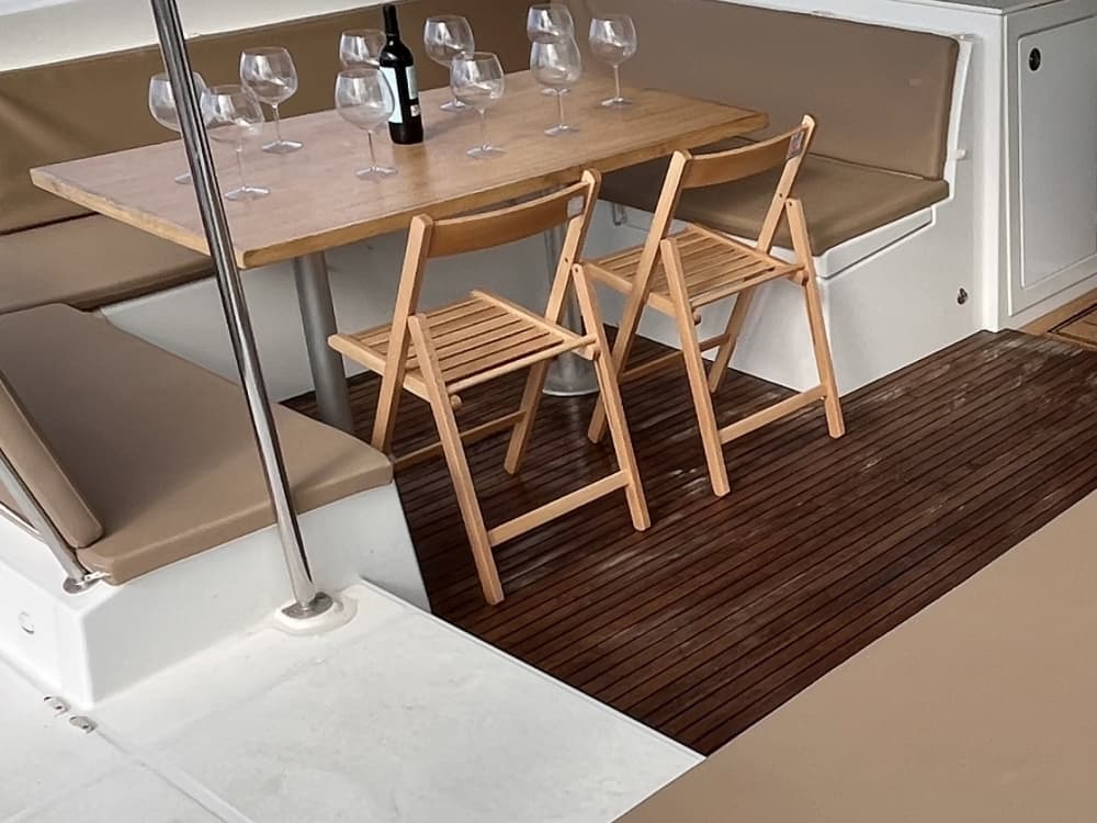 Bachelorette Party με Fun Captain σε ένα πολυτελές καταμαράν