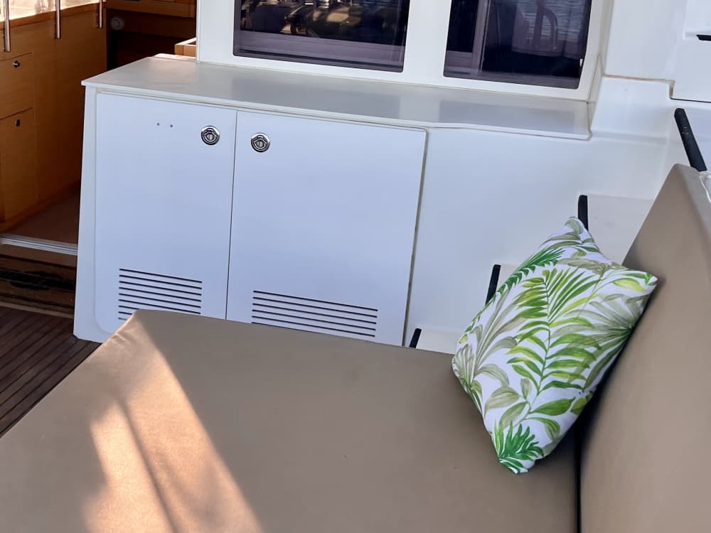 Bachelorette Party με Fun Captain σε ένα πολυτελές καταμαράν