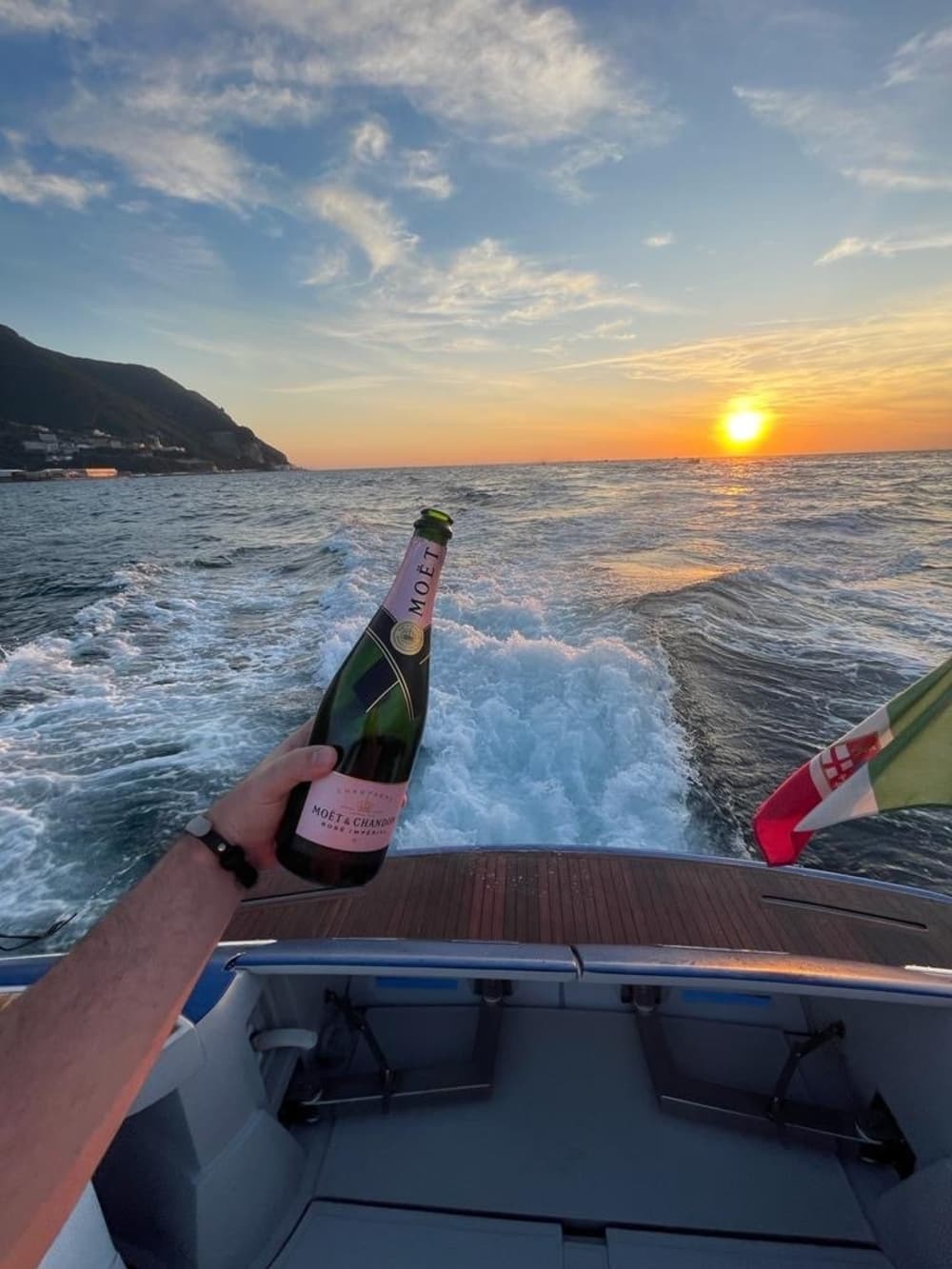 Ihr privates Motorboot für einen Tag rund um Neapel