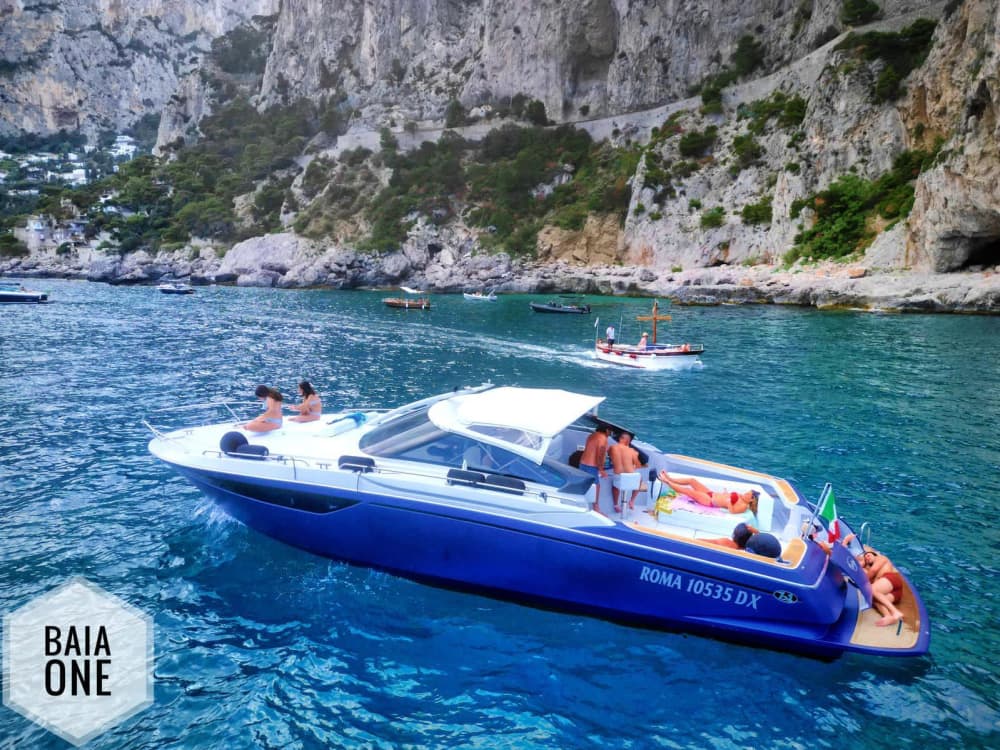 Ihr privates Motorboot für einen Tag rund um Neapel