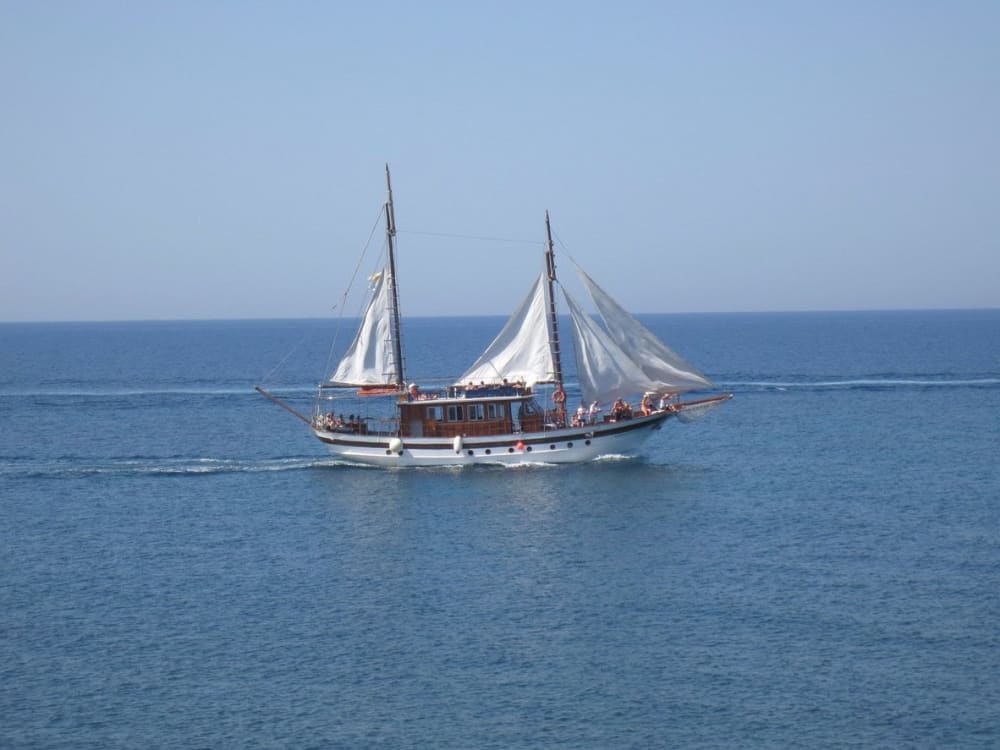Descubre Pafos: Medio día de pura alegría en un gulet.