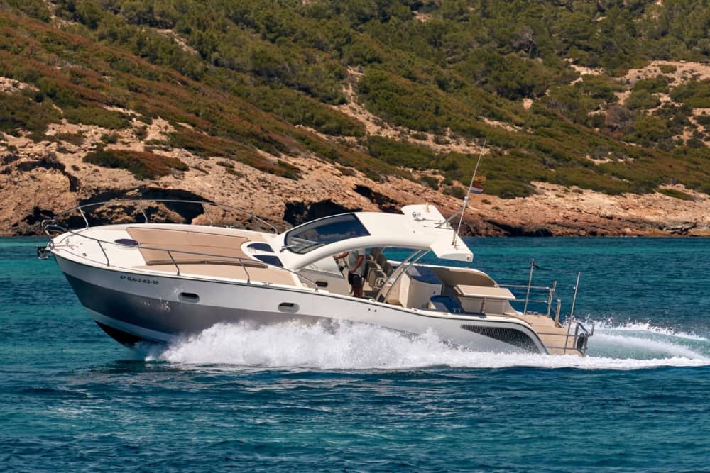 Mediterranean Bliss – Cruzeiro Privado em Formentera com Brinquedos Aquáticos