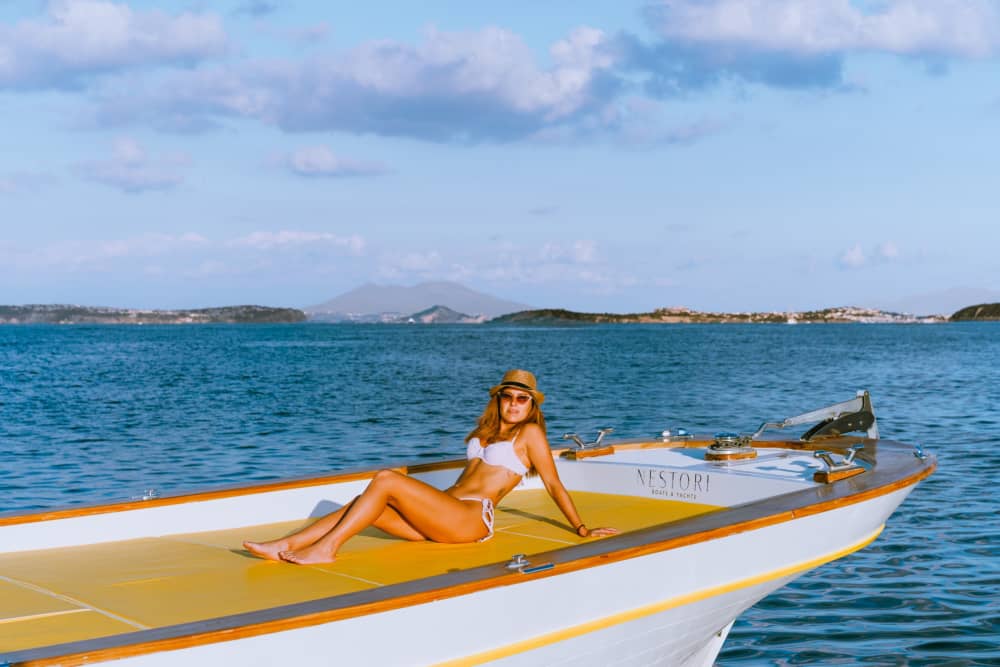 Scopri Ischia a bordo di un motoscafo per 7 ore