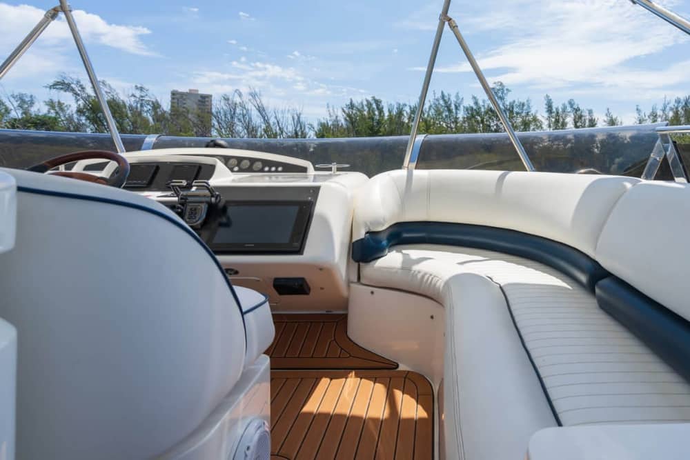 Cruzeiro de 4 horas pela Marina de Dubai: vistas icônicas e churrasco a bordo