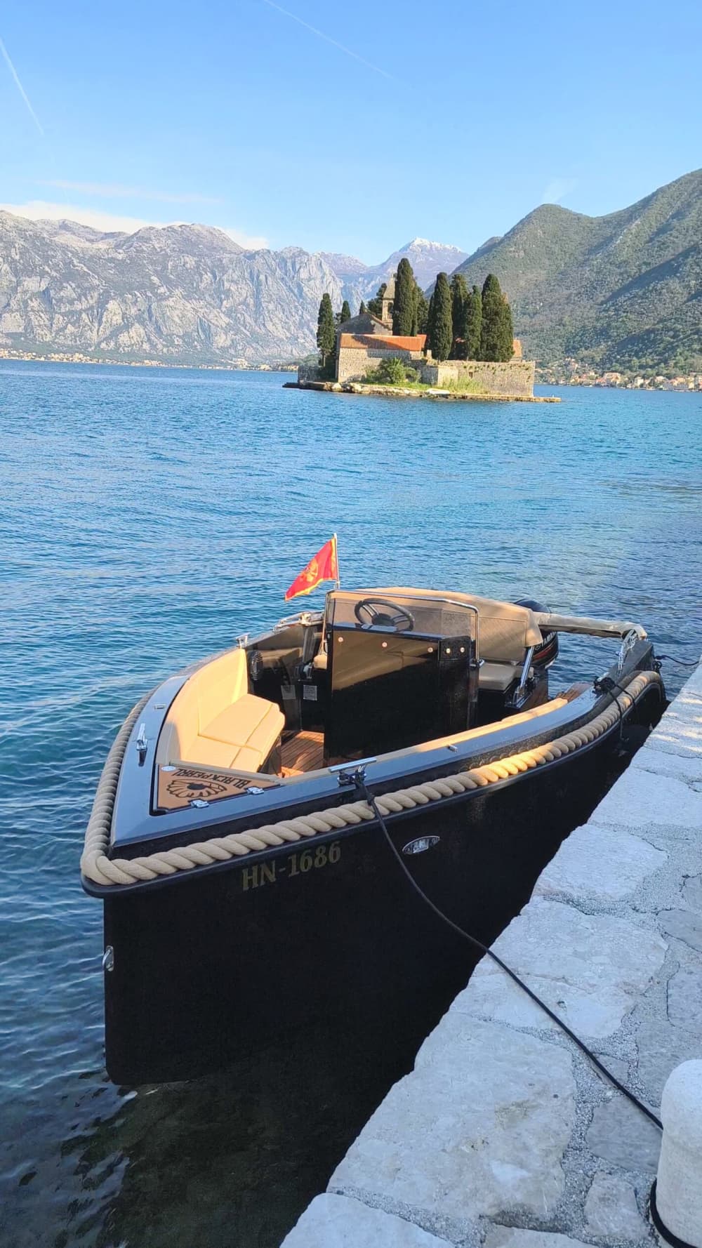 2-stündige private Tour – Bucht von Koka, Besuch der Göttin der Felsen, Kotor & Tivat Porto Montenegro Panorama