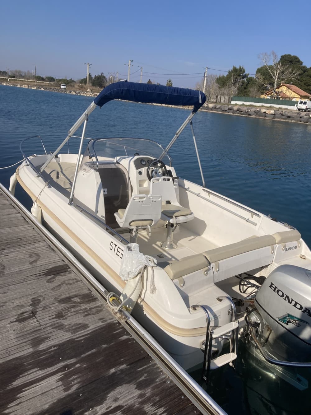 Make every moment count: A full day of sun around Marseillan Plage on a motorboat
