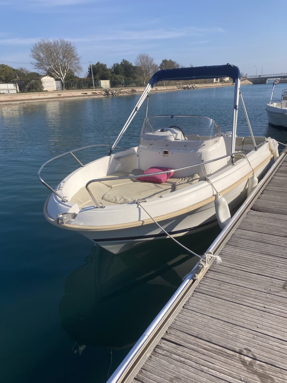 Make every moment count: A full day of sun around Marseillan Plage on a motorboat
