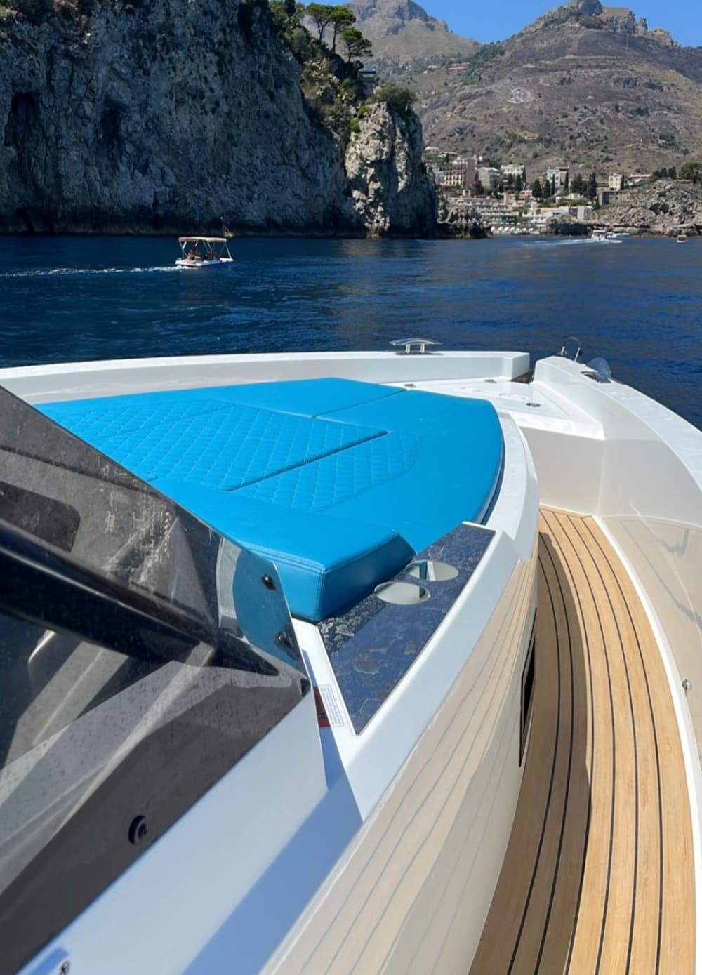 Taormina by Sea: Aventura exclusiva de lancha de dia inteiro