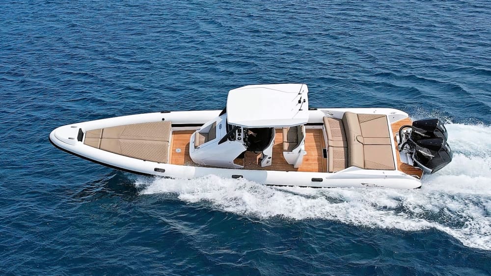 Segla med gudarna: En dag för att upptäcka Sifnos på en motorbåt