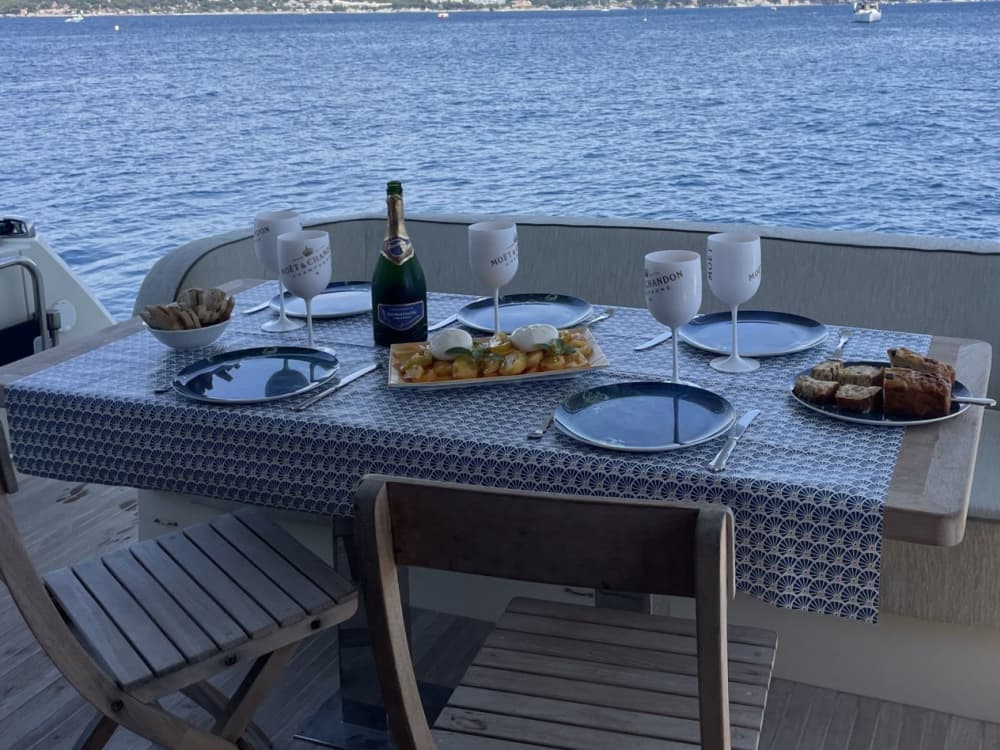 Desfrute de um pôr do sol excepcional sobre o Mediterrâneo.